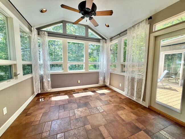 Building Photo - 309 Bullrun Valley Dr
