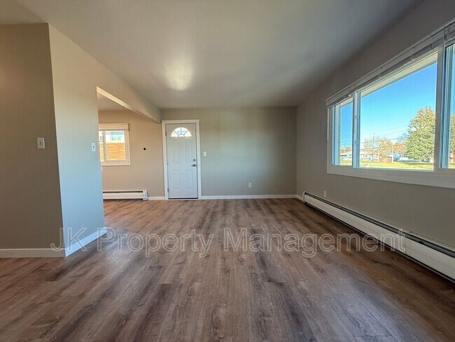 Building Photo - 2100 4th St NE