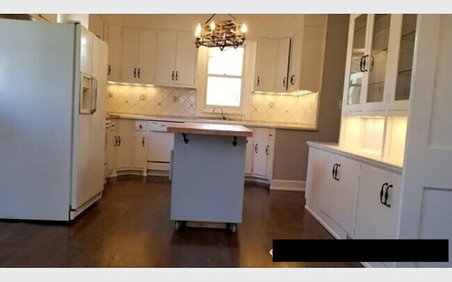 Building Photo - "Spacious 2600 Sq Ft Opportunity in Nashville's Prime Location!"