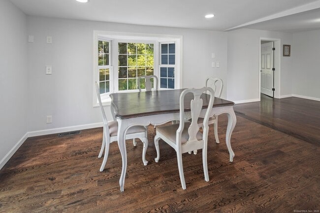 Building Photo - 884 Highland Ave