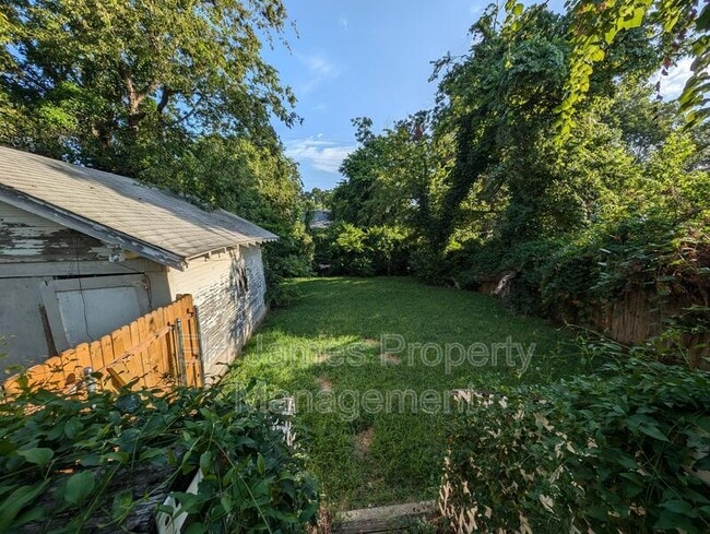 Building Photo - 2235 E 10th St