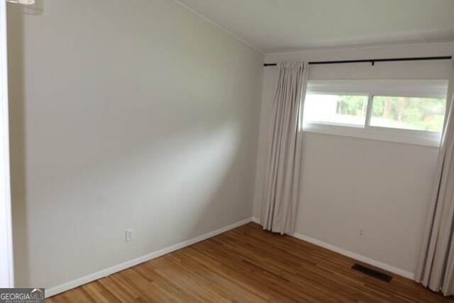 Building Photo - 39 Willow Dr