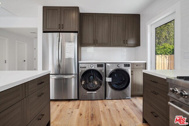 Building Photo - 4130 Verdugo View Dr