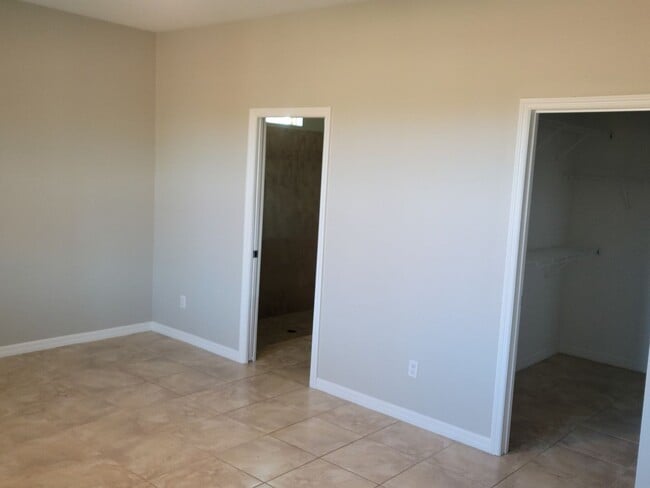 Building Photo - Make This Apopka Beauty Your Home
