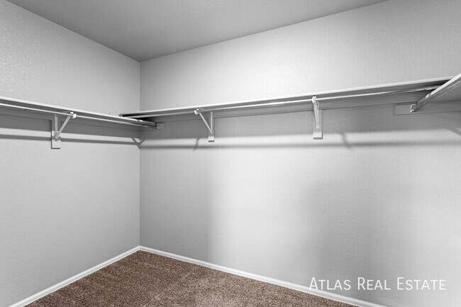 Building Photo - 1095 W 170th Pl