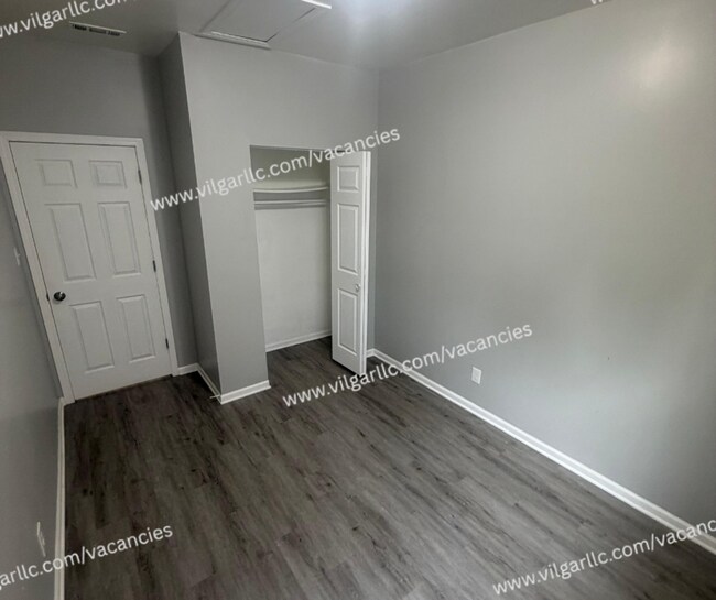 Building Photo - 4842 Northcote Ave