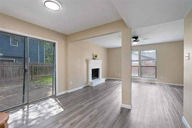 Building Photo - 6915 Woodhue Dr