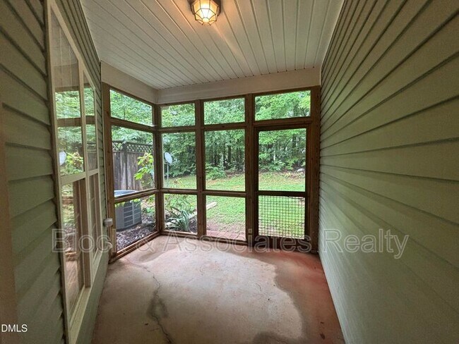 Building Photo - 27 Great View Ct