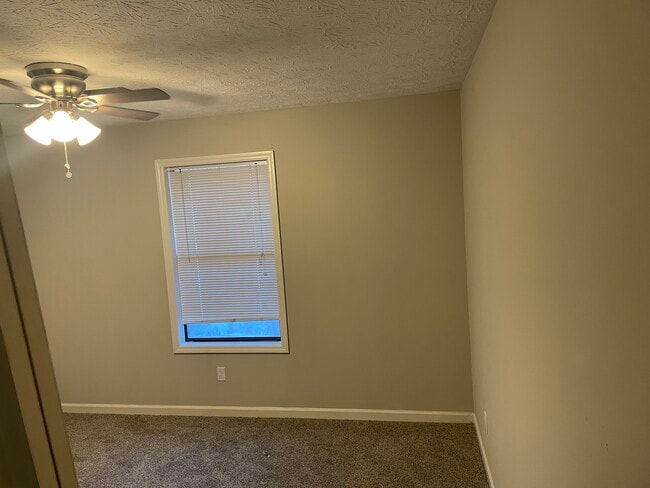 Building Photo - 498 E University Dr