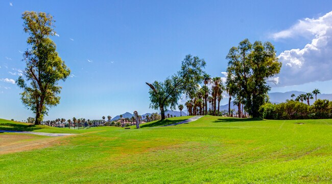 Building Photo - 709 Vista Lago Cir N