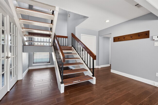 Building Photo - 17634 Huntersglen Cir