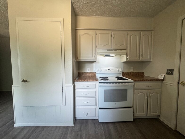 Building Photo - 4906 Vena Ln