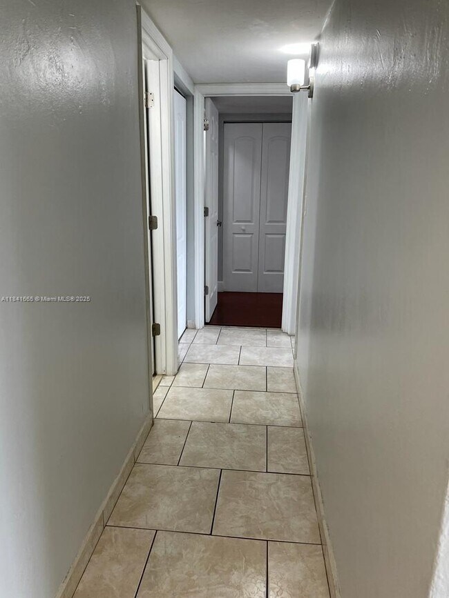 Building Photo - 9143 SW 77th Ave