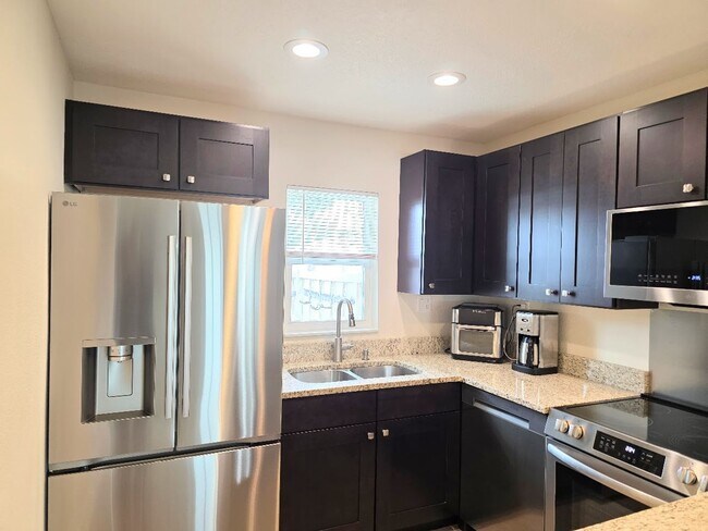 Building Photo - Islands Community Condo