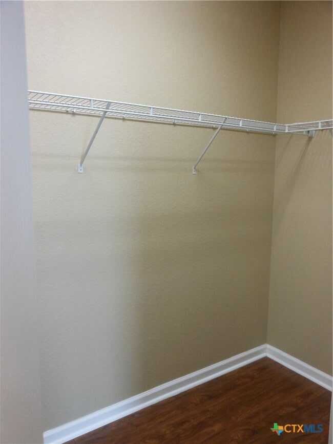 Building Photo - 2242 Lakeline Dr