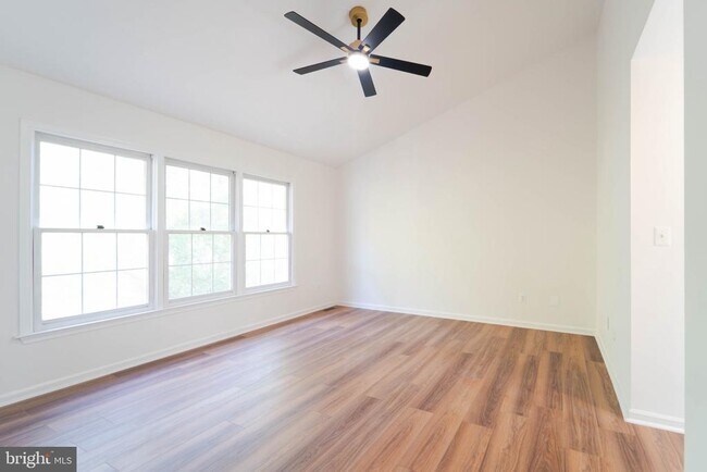 Building Photo - 3244 Titanic Dr