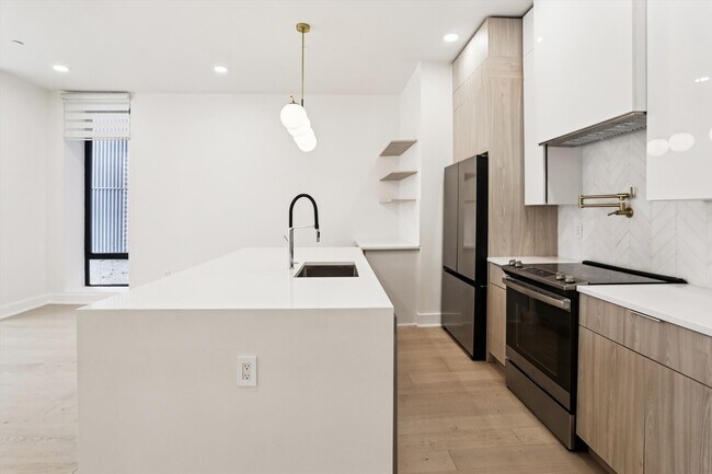 Building Photo - 517 Montana Ave NE