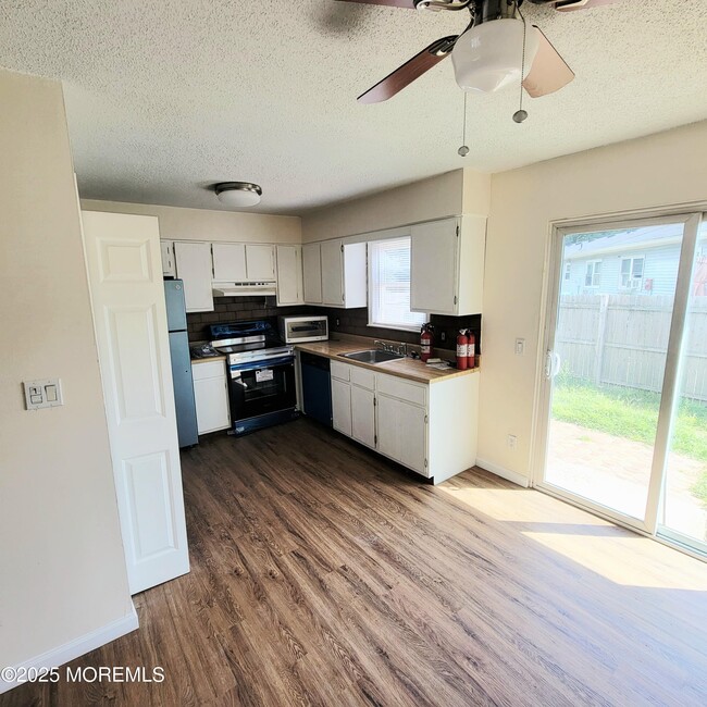 Building Photo - 14D Primrose Ln