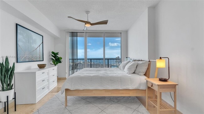 Building Photo - 1750 N Bayshore Dr