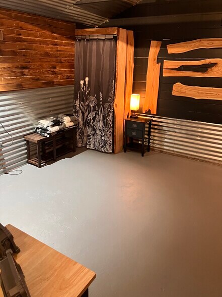 Building Photo - 602 3rd St