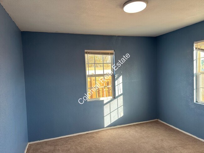 Building Photo - 205 E Tierra Blanca Rd