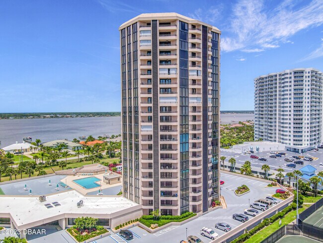 Building Photo - 1 Oceans W Blvd