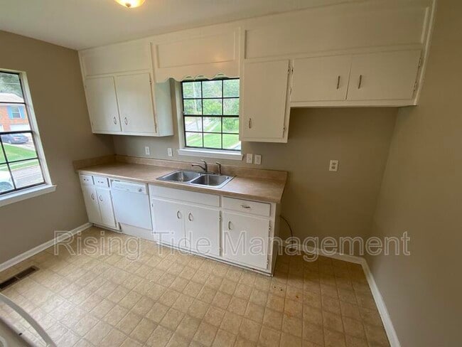 Building Photo - 450 Westchester Dr