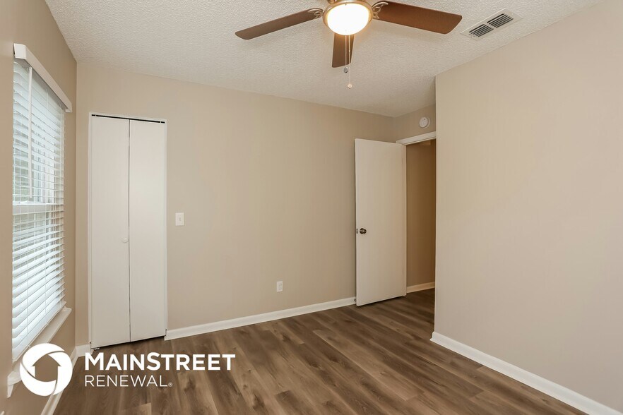 Building Photo - 10805 Naples Ct S