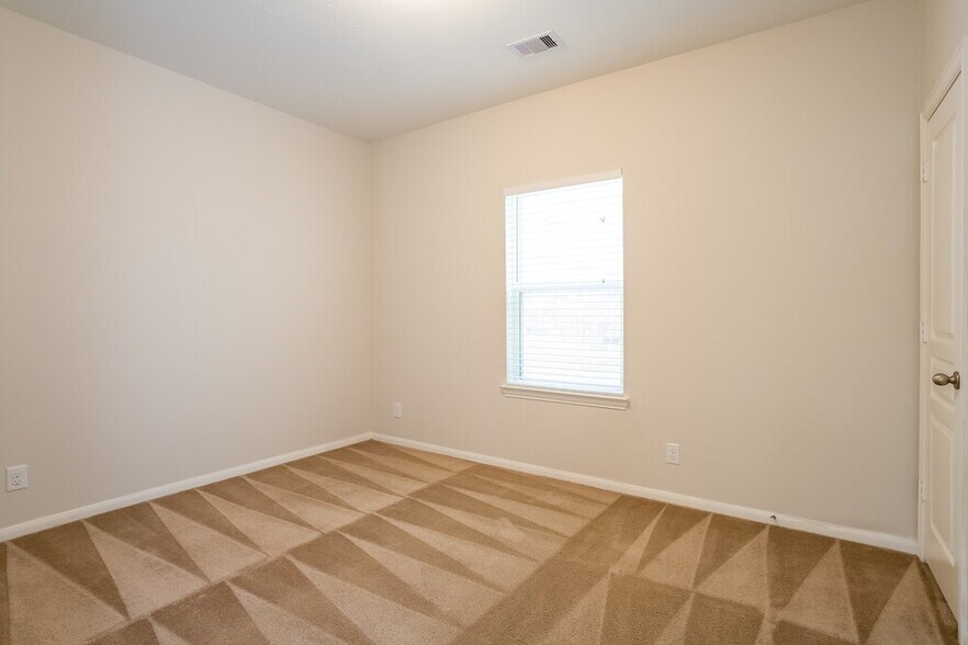 Building Photo - 8119 Almera Falls Dr