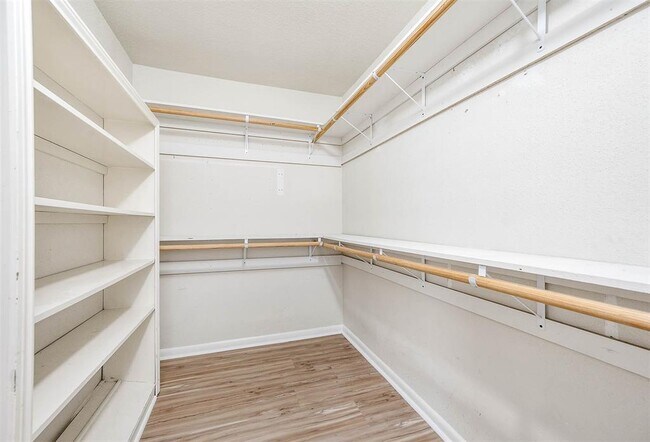 Building Photo - 10626 Sandpiper Dr