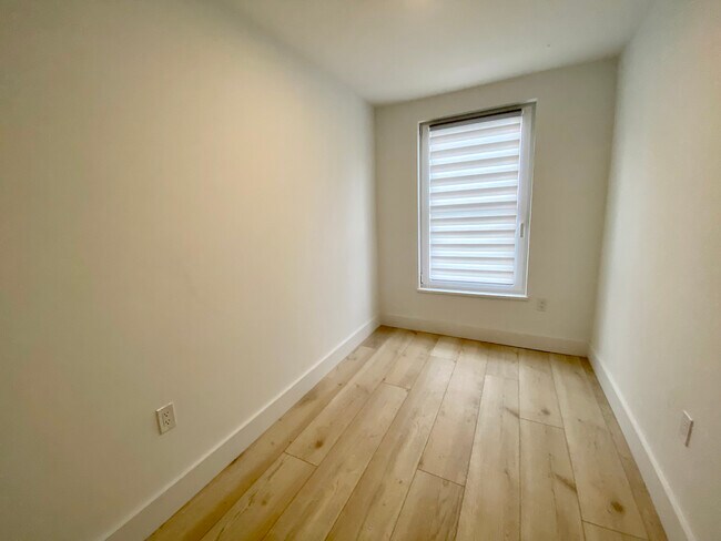 Building Photo - 333 Dorchester St