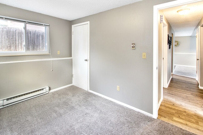 Building Photo - 602 Cherry St