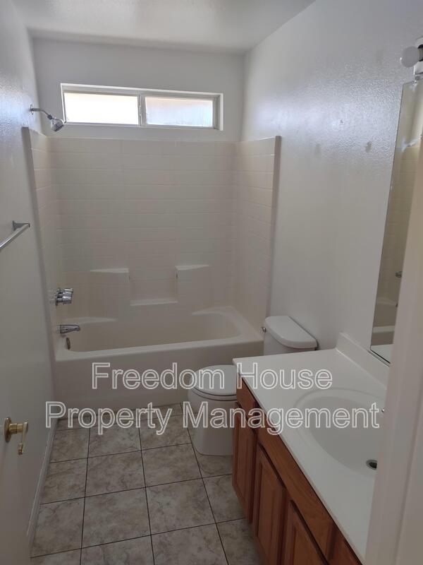 Building Photo - 2341 E Calvada Blvd