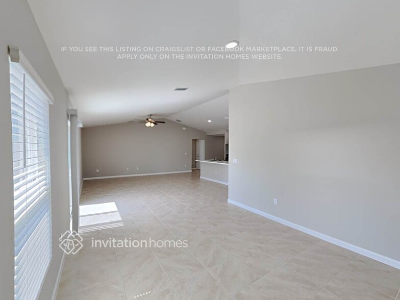 Building Photo - 1048 SW Benchor Ave