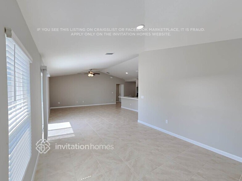 Building Photo - 1733 SW Finch Ln