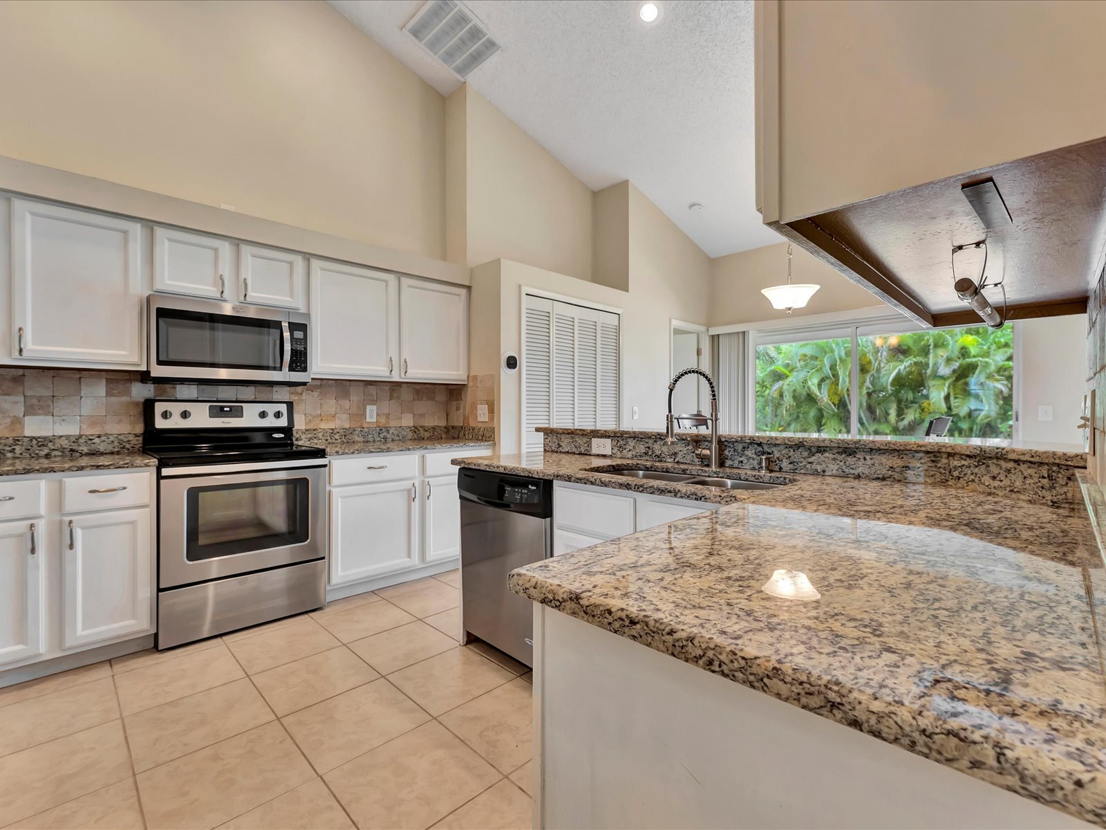 Kitchen - 5105 39th St W