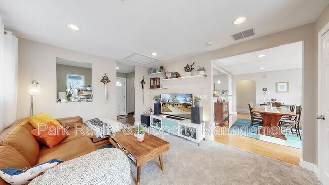 Building Photo - 6025 W 61st Ave