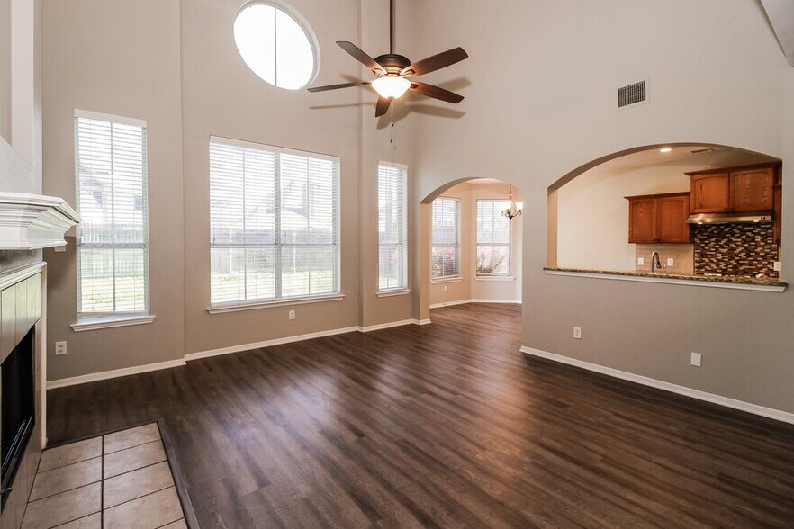 Building Photo - 1483 Applewood Dr