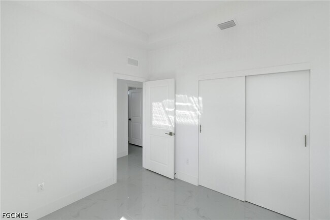 Building Photo - 1142 Edelweiss St E