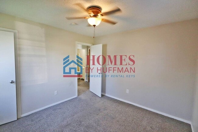 Building Photo - Two Bedroom House | Detached Garage