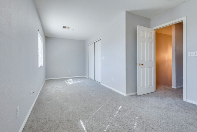 Building Photo - 5225 Shreve Ave