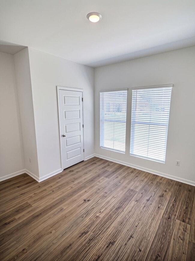 Building Photo - 123 Everly Cir