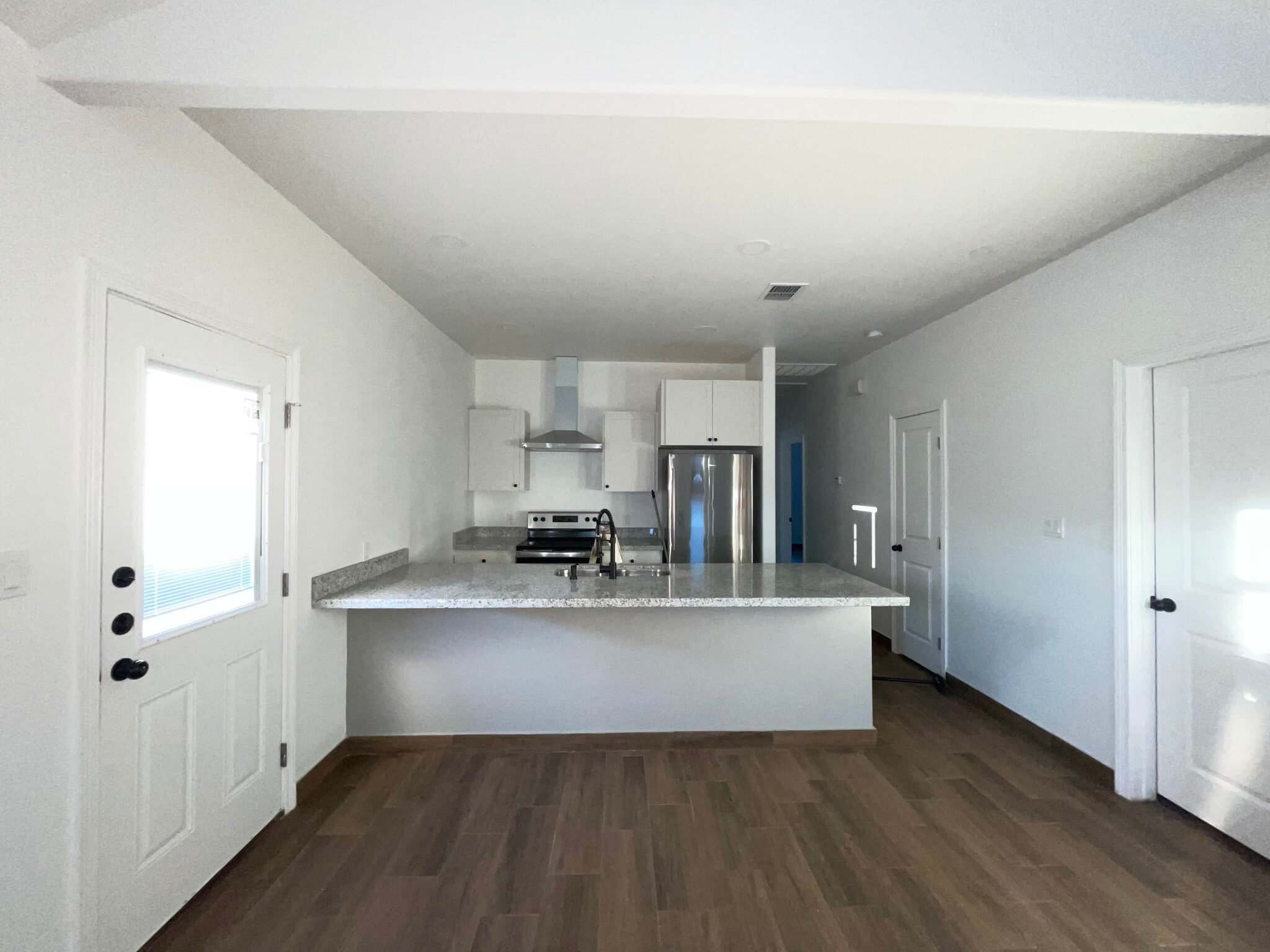Building Photo - 1027 Fairway Dr