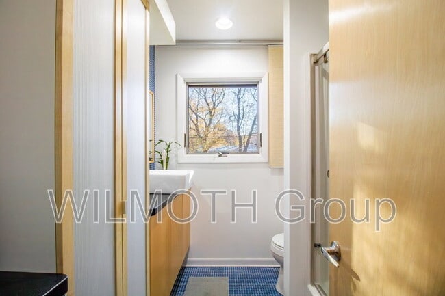 Building Photo - 10327 Orchard Park Dr W