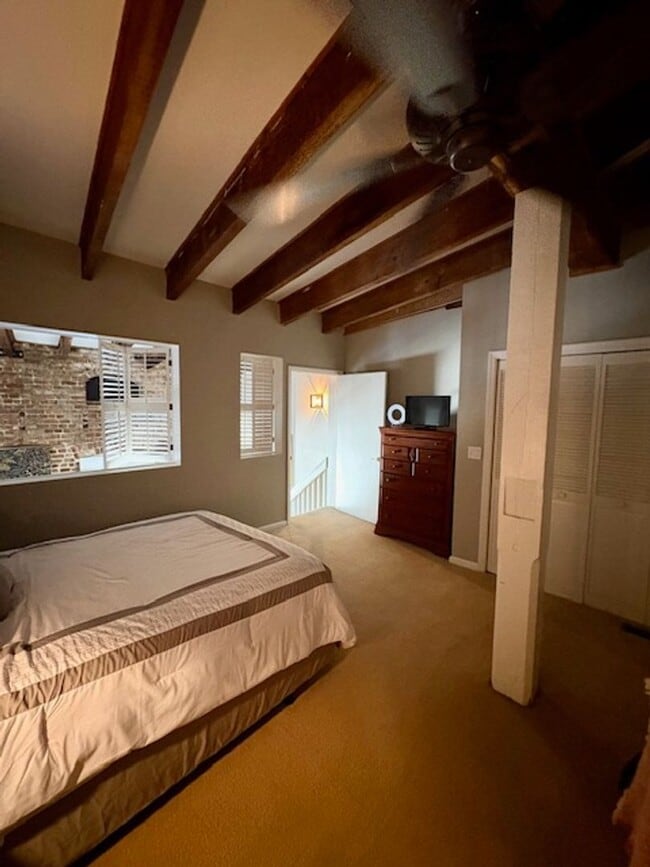 Building Photo - Historic Downtown Fully Furnished 2 Bedroom Condo