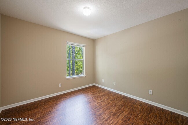 Building Photo - 7990 Baymeadows Cir E