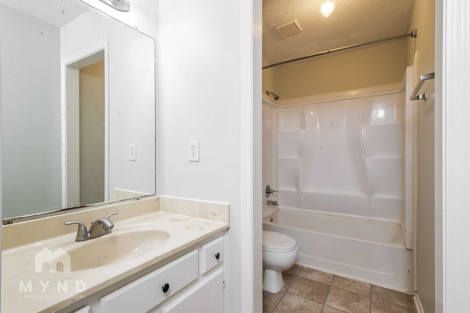 Building Photo - 3755 Carroll Dr