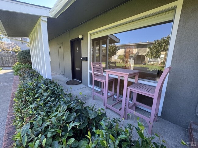 Building Photo - 1060 Los Gamos Rd