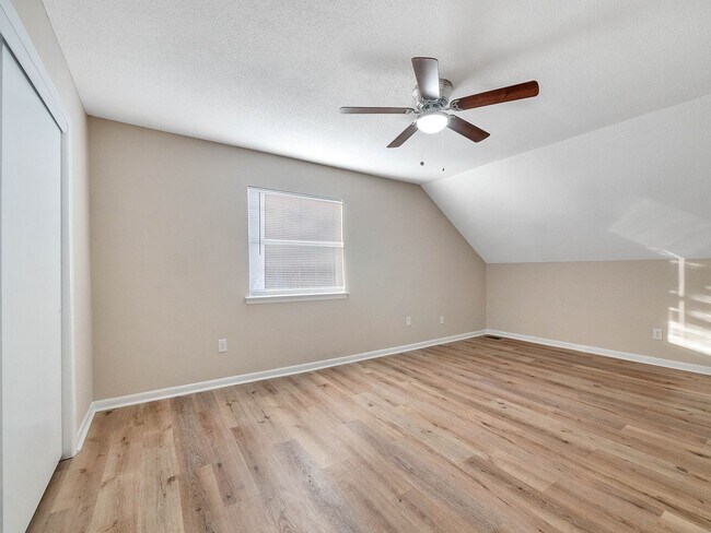 Building Photo - Adorable 3 BR 2 BA in Hixson