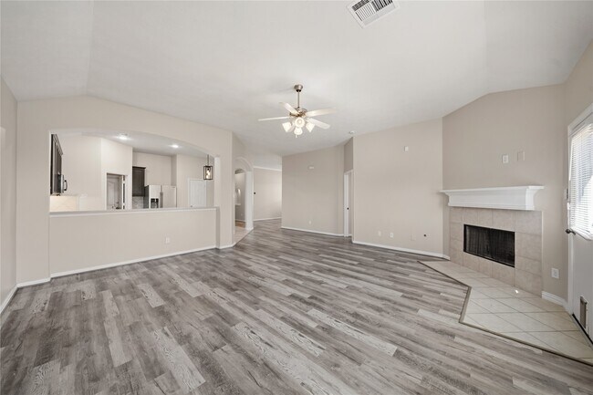 Building Photo - 24503 Lakecrest Bend Dr